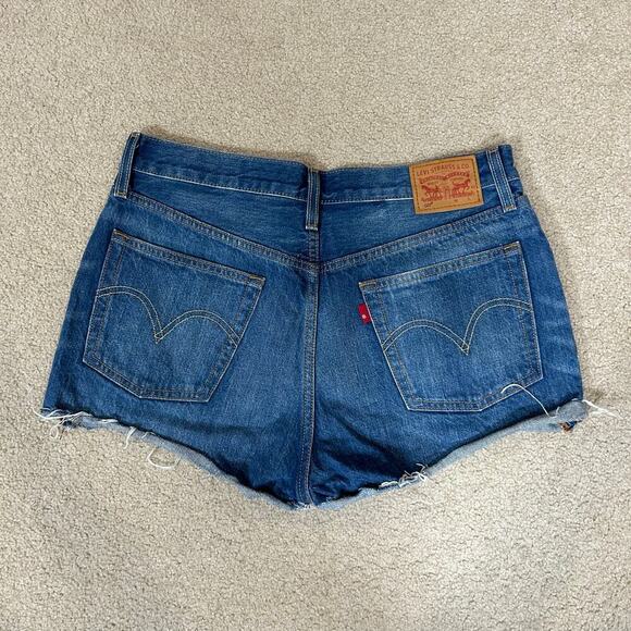 501 Levi's Medium Wash Blue High Waisted Cut Off Denim Shorts Size W31 - Picture 3 of 6